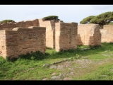 02816 ostia - regio v - insula vi - edificio (v,vi,3) - bli ri nordwesten - an der via dei mitreo serpenti - 01-2024.jpg